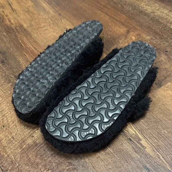 Birkenstock Black Fuzzy clogs - Picture 3 of 4